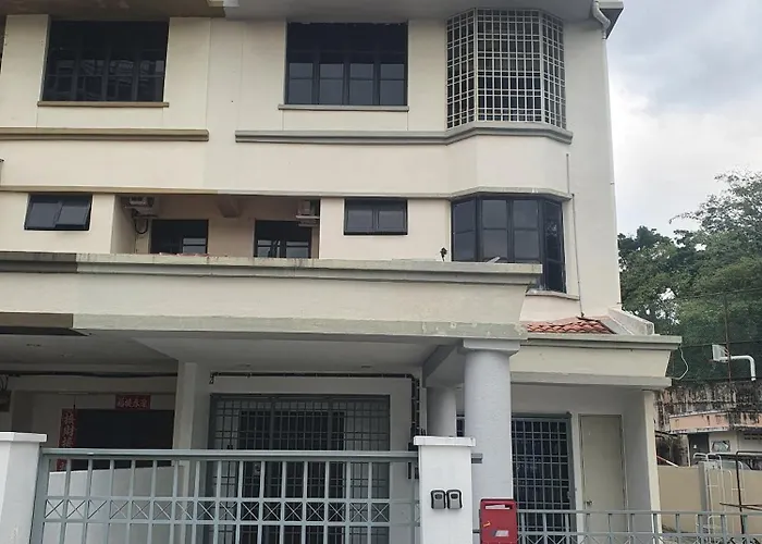 3 Storey Bangalow Near Spice Arena & Queensbay Mall