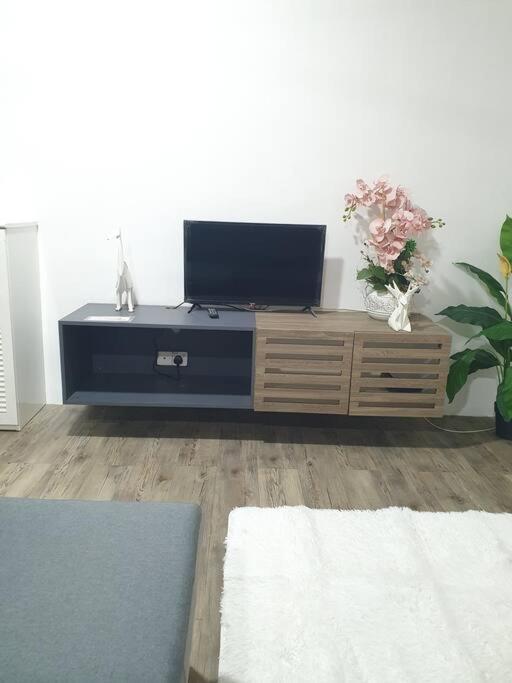 3 Storey Bangalow Near Spice Arena & Queensbay Mall