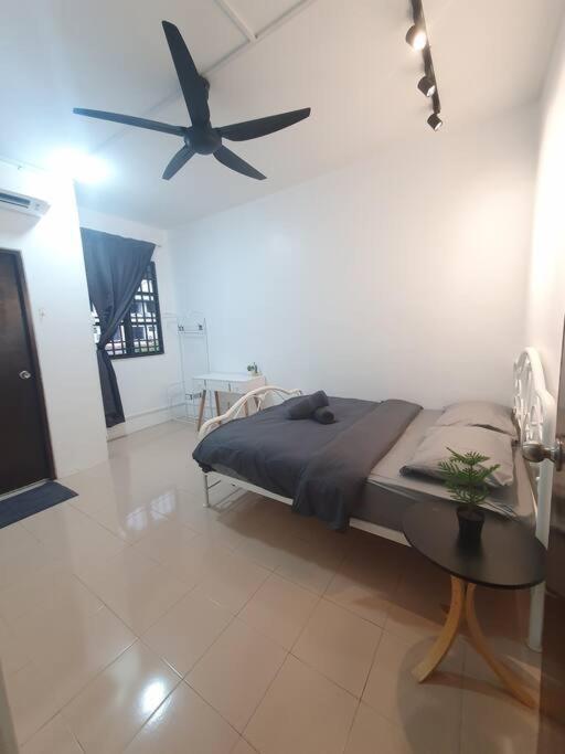 3 Storey Bangalow Near Spice Arena & Queensbay Mall Apartment
