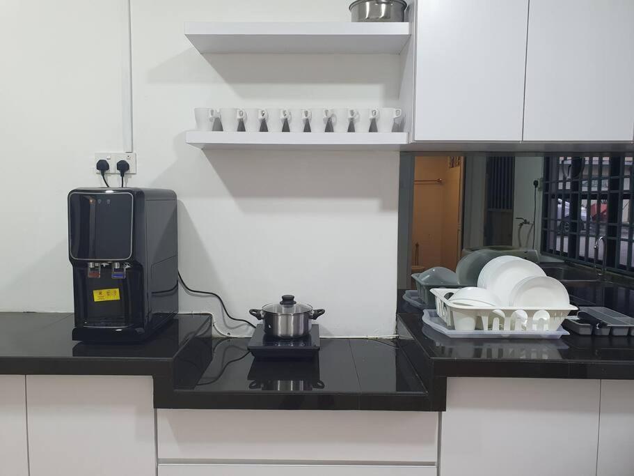 3 Storey Bangalow Near Spice Arena & Queensbay Mall Apartment *