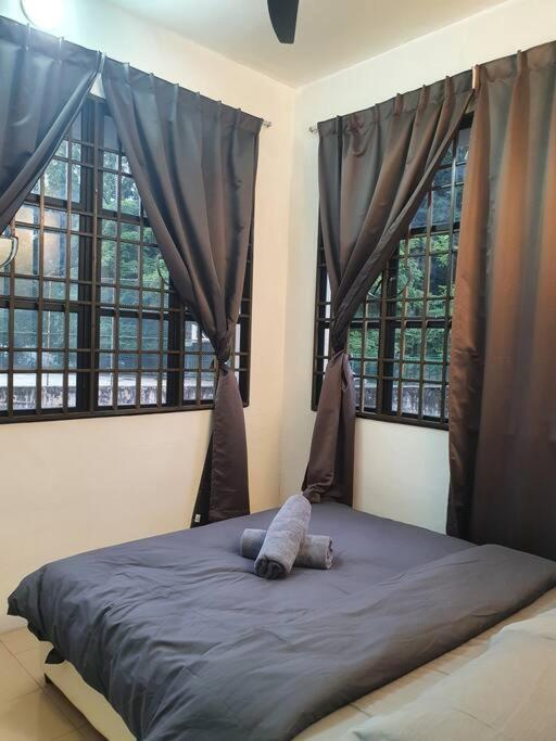 Apartment 3 Storey Bangalow Near Spice Arena & Queensbay Mall *
