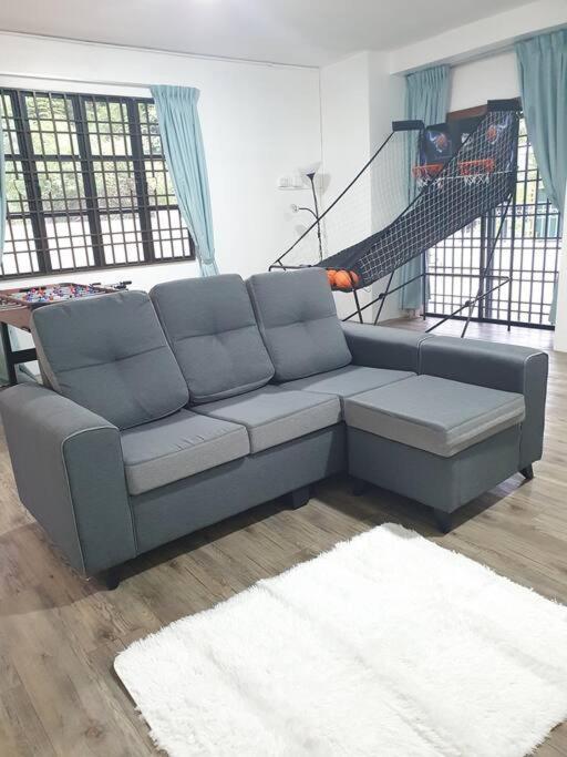 3 Storey Bangalow Near Spice Arena & Queensbay Mall Apartment