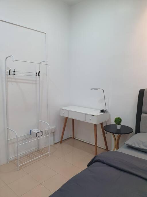 3 Storey Bangalow Near Spice Arena & Queensbay Mall