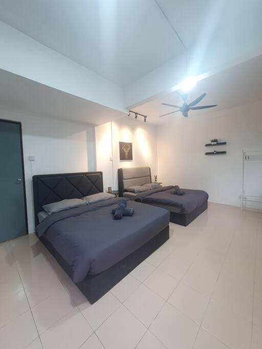 3 Storey Bangalow Near Spice Arena & Queensbay Mall Apartment *