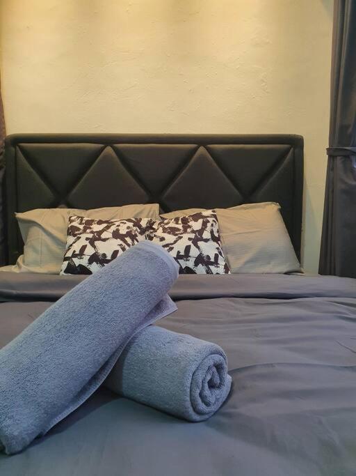 3 Storey Bangalow Near Spice Arena & Queensbay Mall Apartment