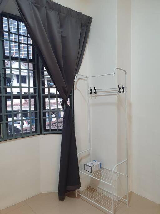 3 Storey Bangalow Near Spice Arena & Queensbay Mall